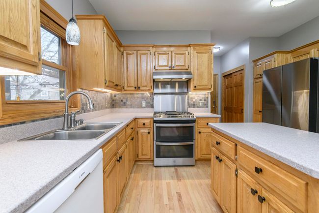 504 Eastern Trl, House other with 4 bedrooms, 4 bathrooms and null parking in MUKWONAGO WI | Image 12
