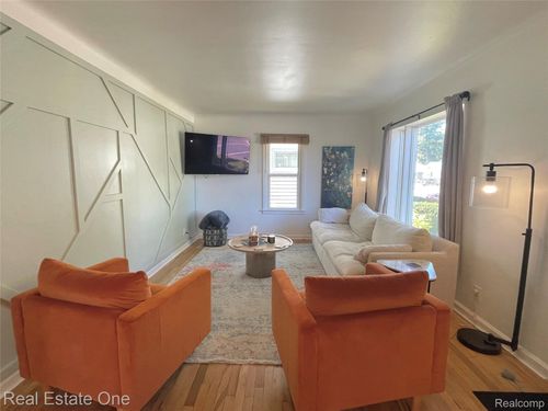 500 E Cambourne St, Ferndale, MI, 48220-1306 | Card Image