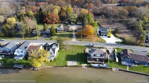 371 E Shore Dr, Whitmore Lake, MI, 48189-9443 | Card Image