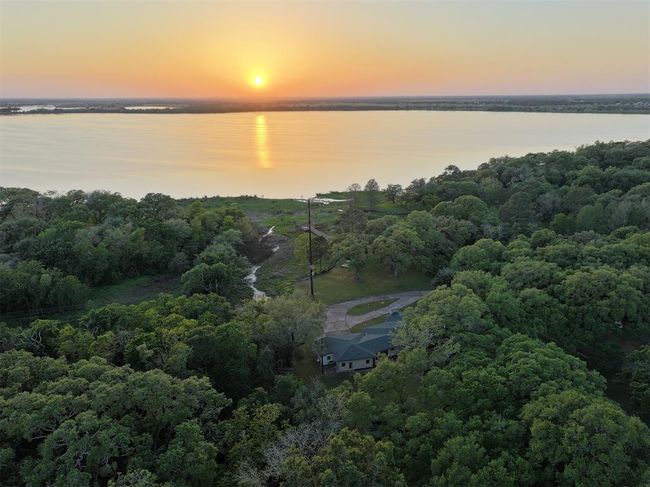 1013 Quail Ln, House other with 3 bedrooms, 2 bathrooms and 3 parking in Eagle Lake TX | Image 5