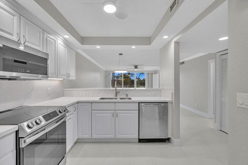 201-3800 Oaks Clubhouse Dr, Pompano Beach, FL, 33069-3664 | Card Image