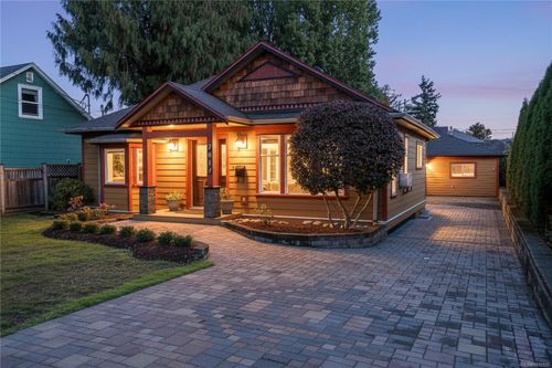 2617 Doncaster Dr, Victoria, BC, V8R2W5 | Card Image