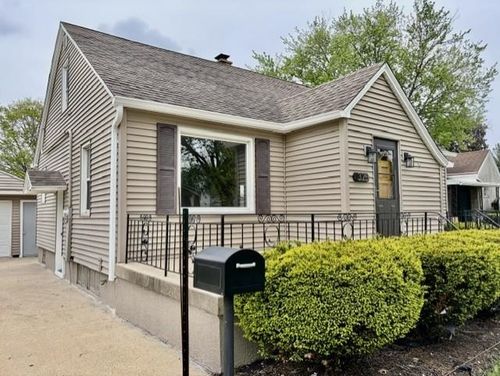 325 W 3rd St, Spring Valley, IL, 61362-1311 | Card Image