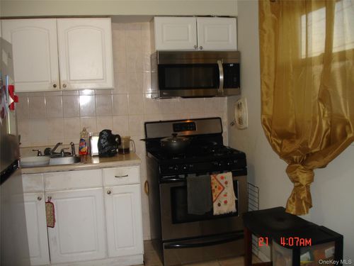 17 Stewart Ave, Hempstead, NY, 11550-2809 | Card Image