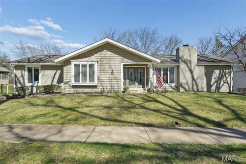 15261 Golden Rain Dr, Chesterfield, MO, 63017-7407 | Card Image