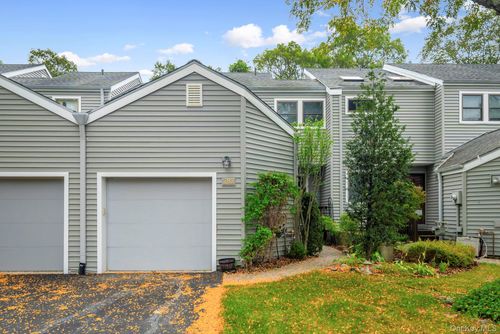 283 Horseshoe Cir, Ossining, NY, 10562-7001 | Card Image