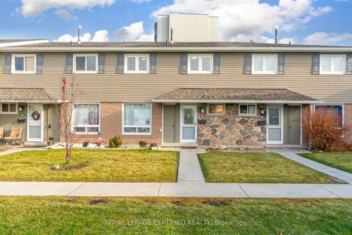 44 Village Crt, Brampton, ON, L6W1A6 | Card Image