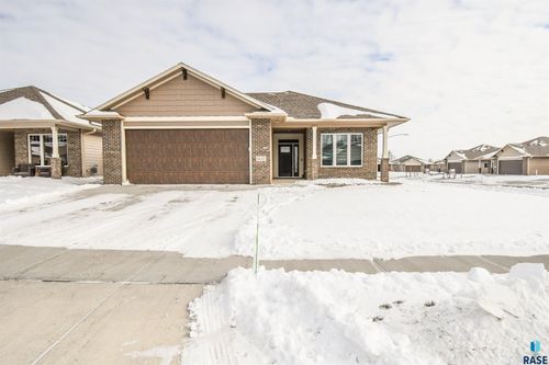 1612 S Meadowland Ave, Sioux Falls, SD, 57106-8476 | Card Image