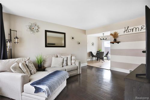 22904 Detour St, Saint Clair Shores, MI, 48082-1341 | Card Image