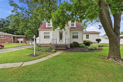 369 E 46th St, Lorain, OH, 44052-5515 | Card Image