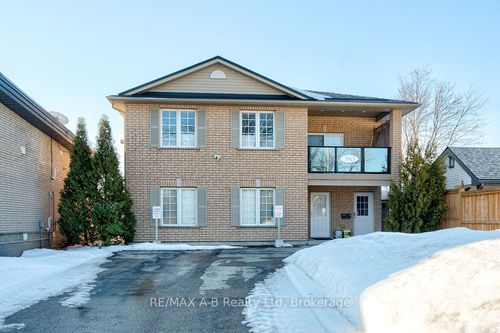 390 Church St, Stratford, ON, N5A2S1 | Card Image