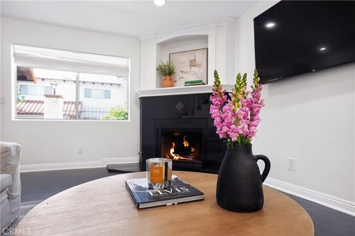 4-5275 Colodny Dr, Agoura Hills, CA, 91301-2629 | Card Image