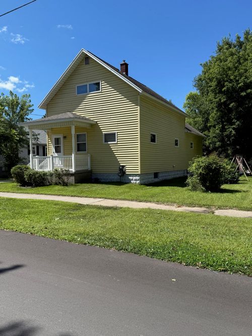 704 Engelman St, Manistee, MI, 49660-3009 | Card Image