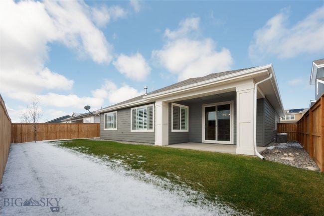 Perfectly sized yard. | Image 21