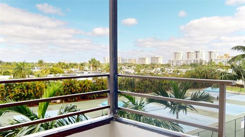apt-402-600 Three Islands Blvd, Hallandale Beach, FL, 33009-2843 | Card Image