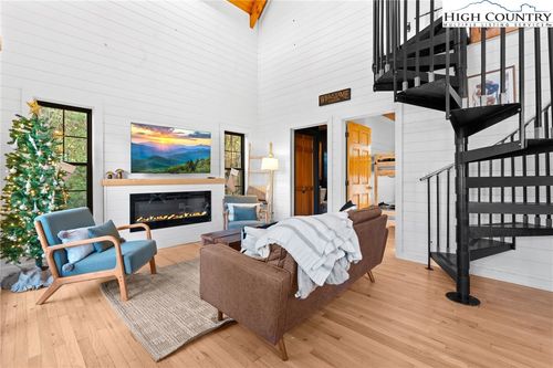 68 Bear Den Mountain Dr, Spruce Pine, NC, 28777 | Card Image