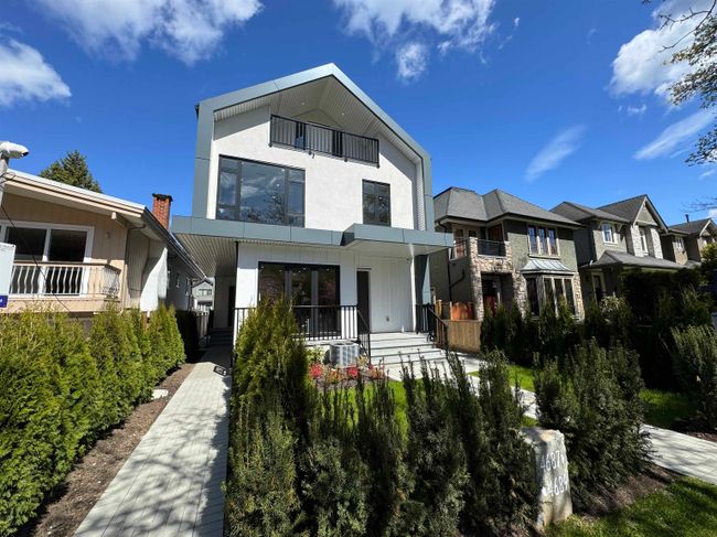 4687 W 15 Th Avenue, Home with 3 bedrooms, 3 bathrooms and 1 parking in Vancouver BC | Image 1