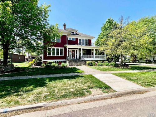 212 W Washington St, Elk Point, SD, 57025-2391 | Card Image