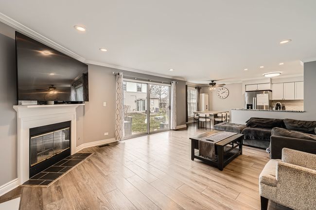 1300 Gloucester Cir, Townhouse with 3 bedrooms, 3 bathrooms and 2 parking in Carol Stream IL | Image 6