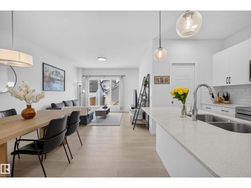 3670 Erlanger Rd Nw, Edmonton, AB, T6M1J6 | Card Image