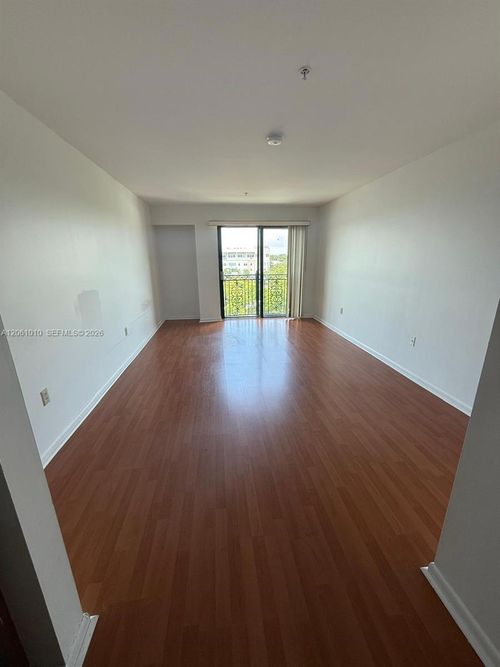 5737-5737 Sunset Dr, South Miami, FL, 33143-5335 | Card Image