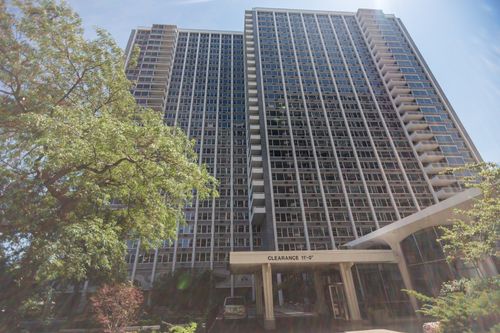 1824-4250 Marine Dr, Chicago, IL, 60613-1715 | Card Image