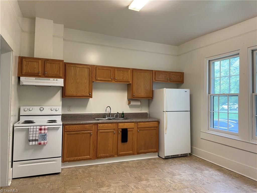 Park Cir, Lexington, NC 27295