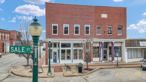 101 W Sale St, Tuscola, IL, 61953-1443 | Card Image
