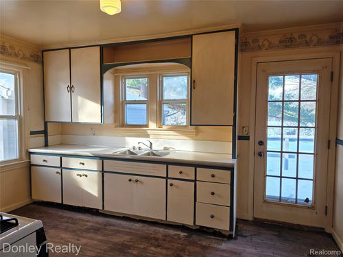 2137 N Main St, Fairgrove, MI, 48733-9570 | Card Image