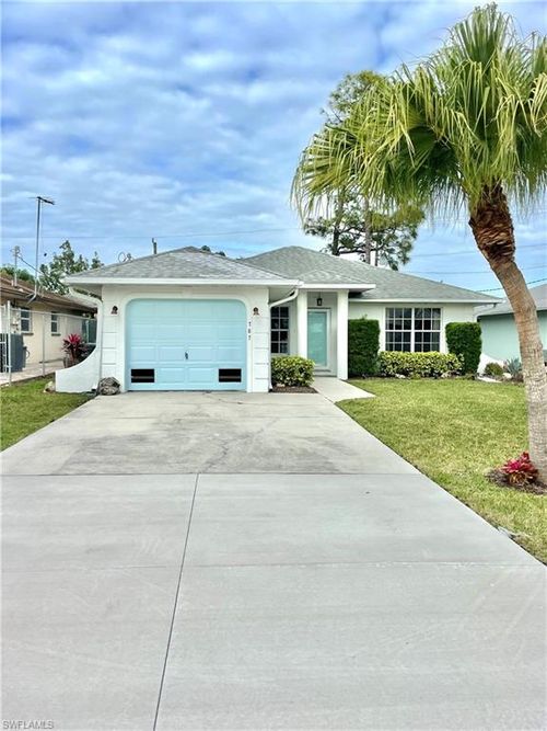 787 108th Ave N, NAPLES, FL, 34108-1871 | Card Image