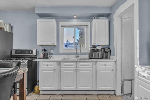 26772 Colgate St, Inkster, MI, 48141-3141 | Card Image