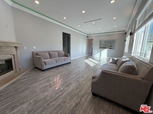 10006 Samoa Ave, Tujunga, CA, 91042-2309 | Card Image