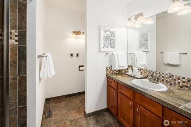 Downstairs bathroom | Image 31