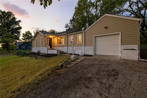 4018 Pittman Rd, Kansas City, MO, 64133-1221 | Card Image