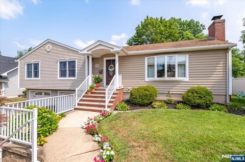 130 Howland Ave, River Edge, NJ, 07661-1757 | Card Image