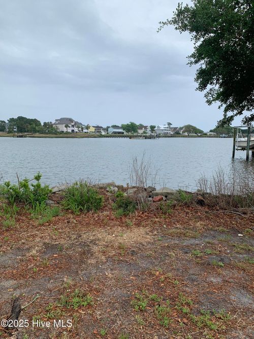 1-195 Beulah Ln, Newport, NC, 28570-5552 | Card Image