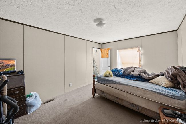 9409 S Horners Chapel Rd, Home with 3 bedrooms, 2 bathrooms and null parking in Pekin IN | Image 8