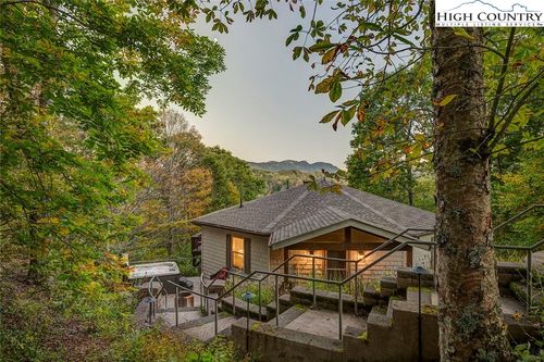 114 Deerwood Trl, Seven Devils, NC, 28604-6401 | Card Image