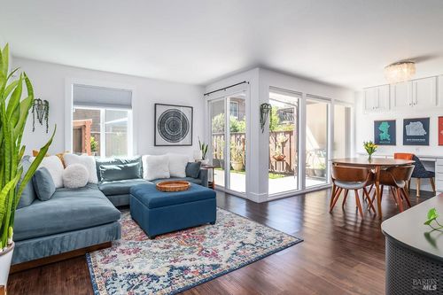 82 Surrey Lane, San Rafael, CA, 94903 | Card Image