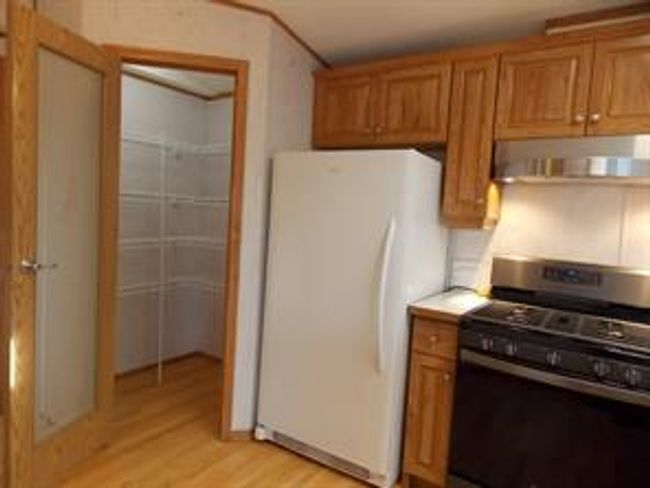 77 - 5210 65 Ave, Home with 3 bedrooms, 2 bathrooms and 3 parking in Olds AB | Image 10