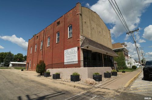 428 N River Dr, Princeton, IA, 52768-7703 | Card Image