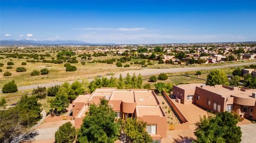 7 Westwind Rd, Santa Fe, NM, 87508-1359 | Card Image