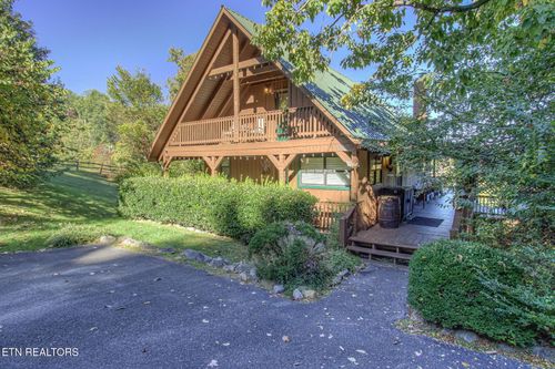 1640 Bench Mountain Way, Sevierville, TN, 37862-8062 | Card Image