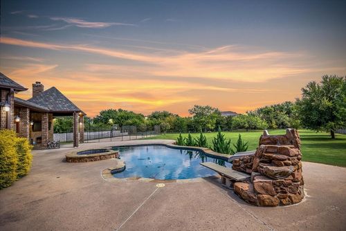 7909 Bella Flora Dr, Fort Worth, TX, 76126-6070 | Card Image