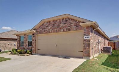 9128 High Stirrup Lane, House other with 5 bedrooms, 2 bathrooms and null parking in Fort Worth TX | Image 3