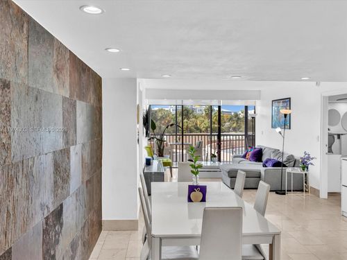 apt-310-20335 W Country Club Dr, Aventura, FL, 33180-1621 | Card Image