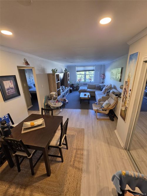 4p-54-40 Little Neck Pkwy, Little Neck, NY, 11362-2205 | Card Image