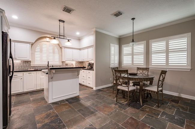 402 Cs Harmon Rd, Home with 4 bedrooms, 4 bathrooms and 2 parking in Hankamer TX | Image 14