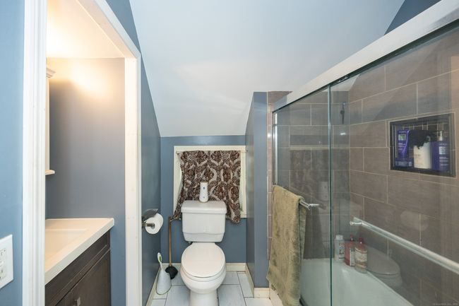 32 High St, House other with 4 bedrooms, 2 bathrooms and 4 parking in Killingly CT | Image 17
