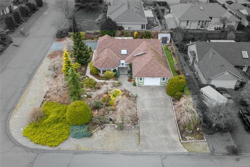 559 Hollywood Rd, Qualicum Beach, BC, V9K1A1 | Card Image